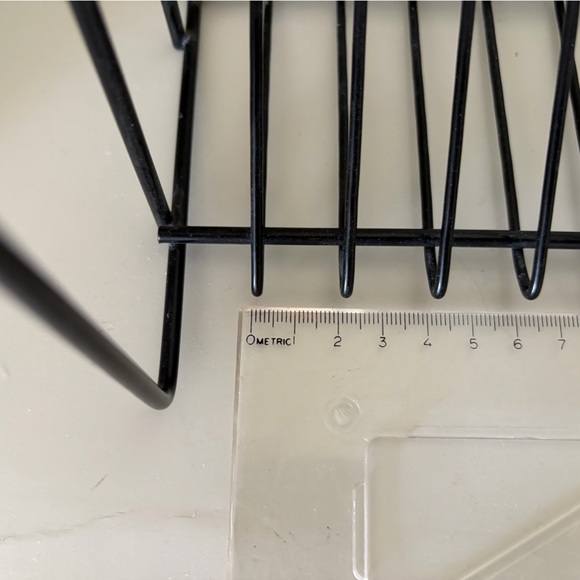 Black Metal Wire Rack 2cm each slot - Picture 4 of 4